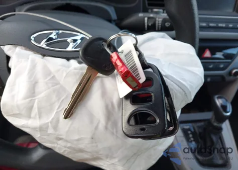 2018 Hyundai Elantra Sel z USA, uszkodzony, nr VIN KMHD84LF8JU557648